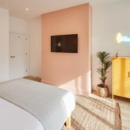 Host & Stay - The Beach House @ Scarborough Hotel Scarborough