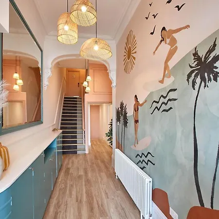 Host & Stay - The Beach House @ Scarborough