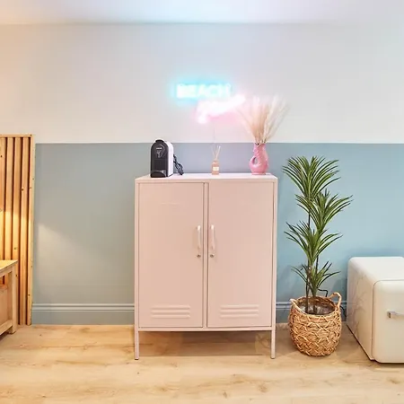 Host & Stay - The Beach House @ Scarborough Hotel *