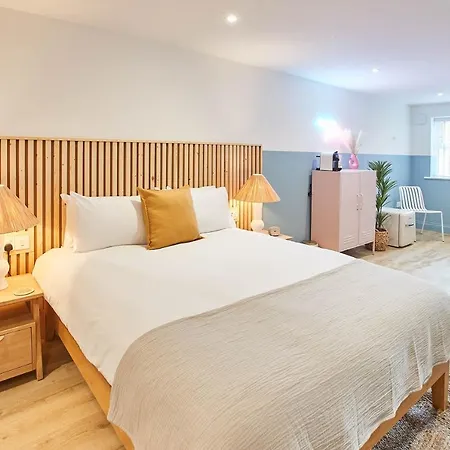 Hotel Host & Stay - The Beach House @ Scarborough Scarborough