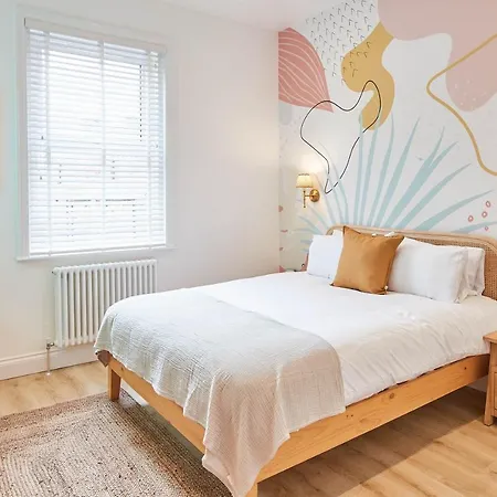 Host & Stay - The Beach House @ Scarborough *