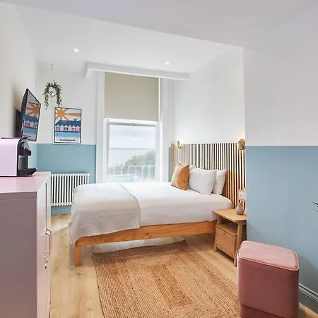 Hotel Host & Stay - The Beach House @ Scarborough Scarborough