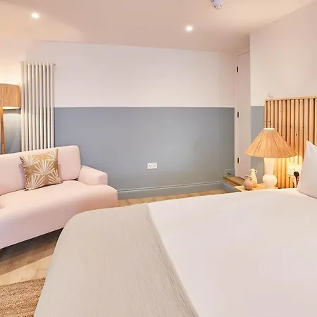 Hotel Host & Stay - The Beach House @ Scarborough *