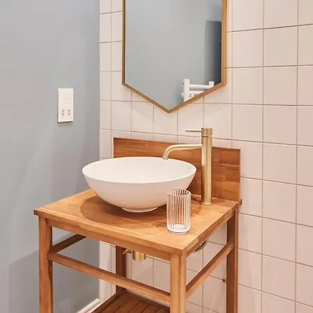 Host & Stay - The Beach House @ Scarborough Hotel